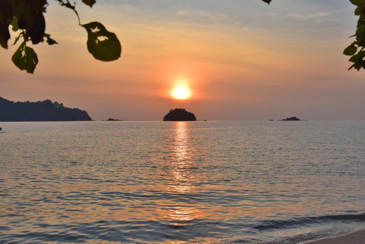 Avi Pangkor Beach Resort Kampong Pasir Bogak Exteriér fotografie